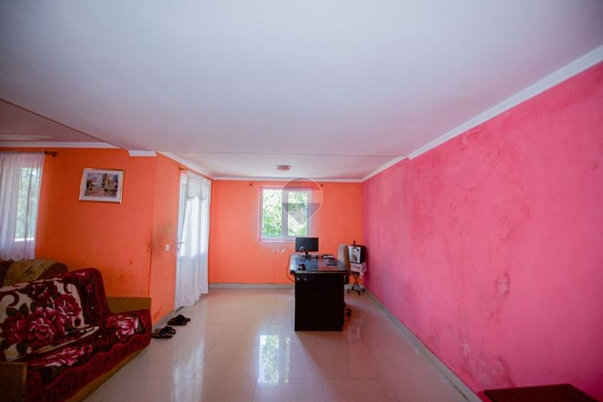 Casă individuală cu 5 camere cu Teren 490 Mp în Central