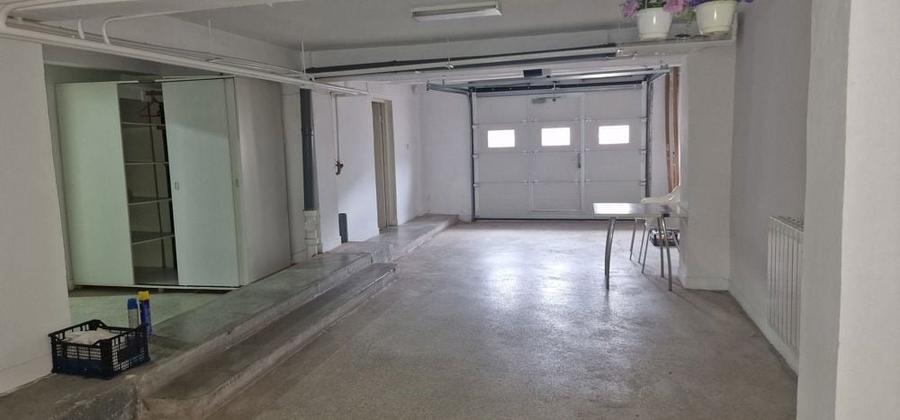 Coiciu, o vila construita pe cadre de beton, bine compartimentata. - 2