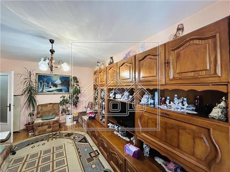 Apartament de vanzare in Sibiu - 3 camere, 2 balcoane si pivnita - - 9