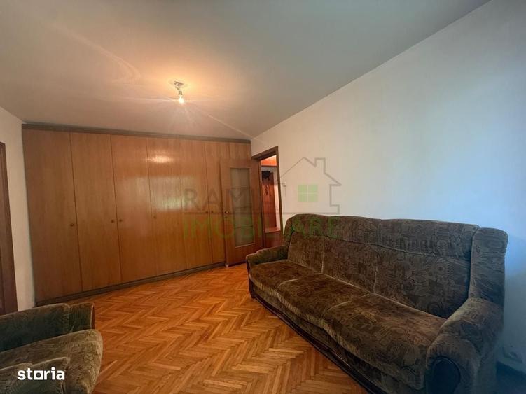 Apartament cu 4 camere decomandat în Triaj