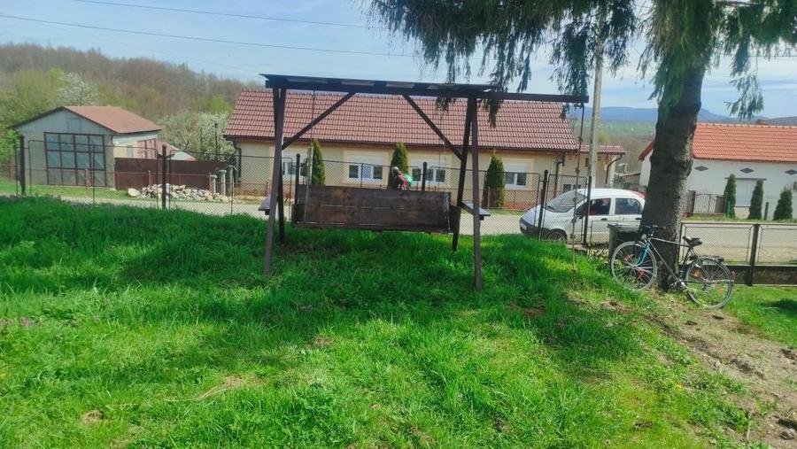 Casă cu 3 camere cu Teren 1600 Mp în Știnăpari
