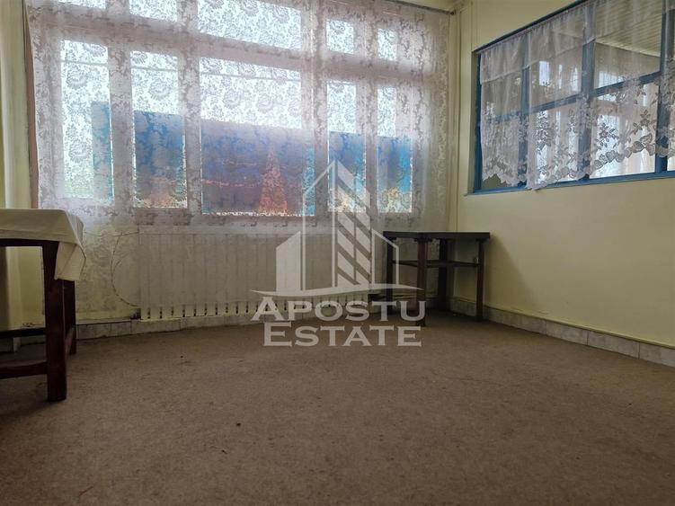 Casa familiala cu spatiu comercial si garaj P+1E+M 720 Mp - 40