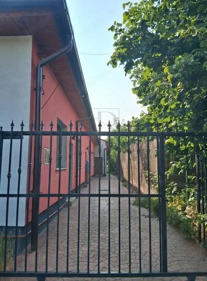 MEHALA - INDIVIDUALA - 5 CAM - 3 BAI - RENOVATA - CENTRALA - CURTE - 4