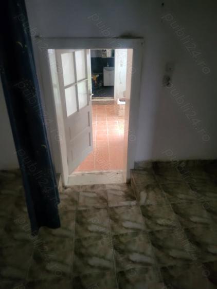 Vand casa cu curte cu gradina, situata central. - 5