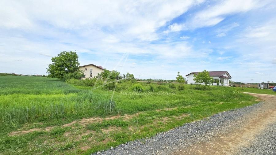 Teren intravilan in zona rezidentiala, la 1 km de A0 si A1 - 9