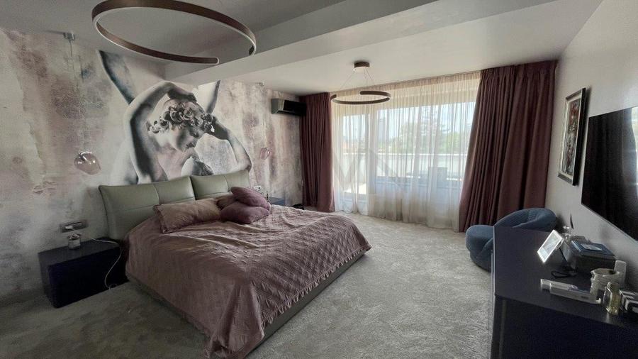 REV2002733 Domenii - Vila impunatoare aproape de Biserica Casin - 4