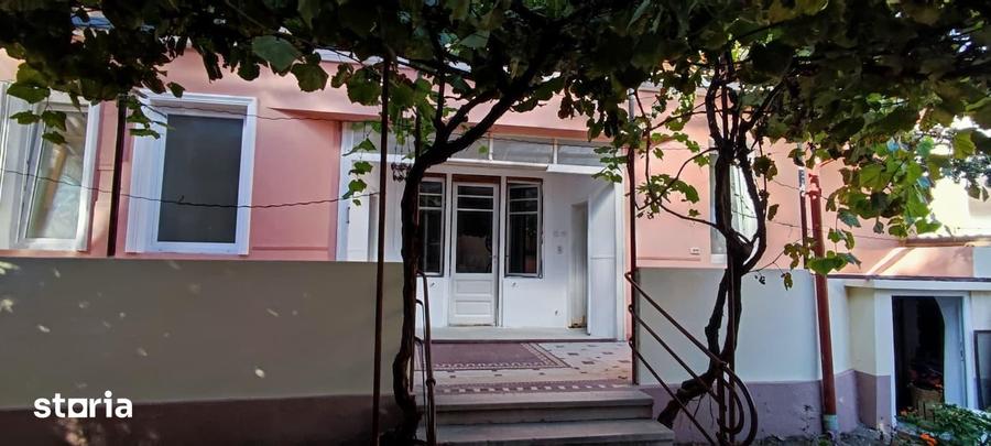 Casă cu 4 camere cu Teren 401 Mp în Salca