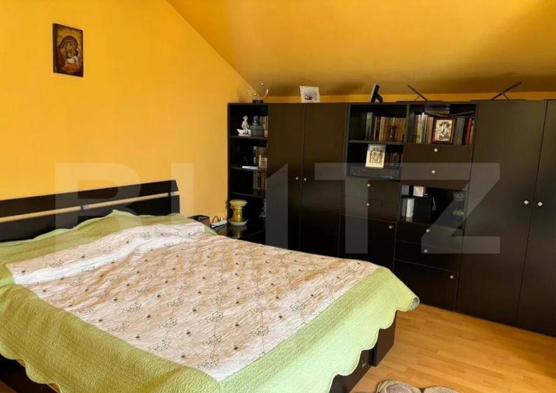 Casa P+1 de vanzare, cu 4 camere, 180 mp, zona Micro 2 - 5