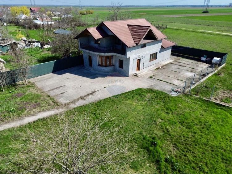 Casă / Vilă cu 5 camere de vânzare Garoafa/Rachitosu - 1