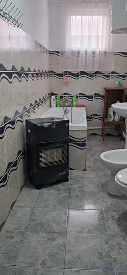 Vanzare casa la curte - 1