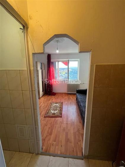 Garsoniera Piata Nicolina, baie cu dus si bucatarie in camera, langa Mathaus cu