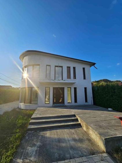 Casa deosebita, construita pentru familie, nu pentru vanzare! - 1