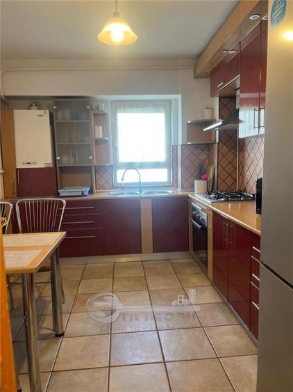 Apartament cu 3 camere decomandat în Nicolina