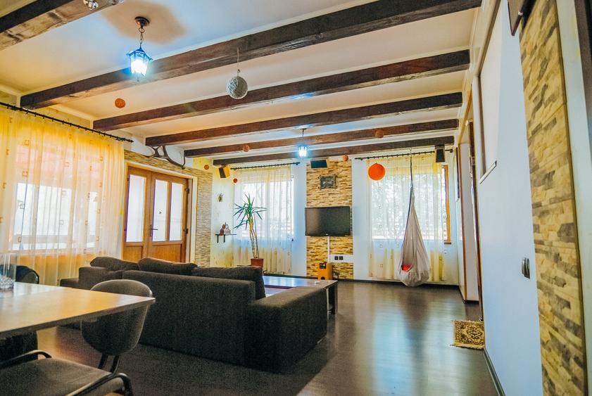 Casă modernă perfectă pentru 2 familii, spațioasă, economică, la 5 km de Focșani - 1