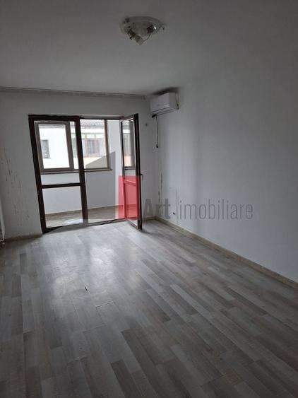 Apartament cu 3 camere de vanzare-Metalurgiei-Aparatorii Patriei-cu centrala - 1