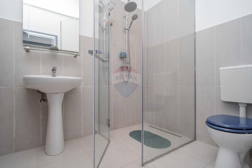 Casă / Vilă cu 10 camere, de vânzare. Todireni, Botoșani. - 35