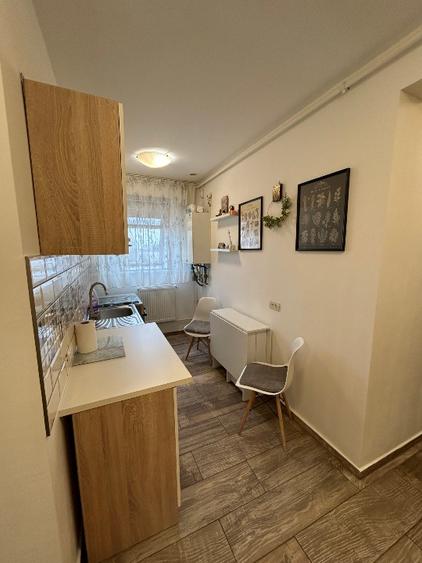 Proprietar Vand apartament cu o camera mobilat si utilat zona Buziasului AEM Str - 9