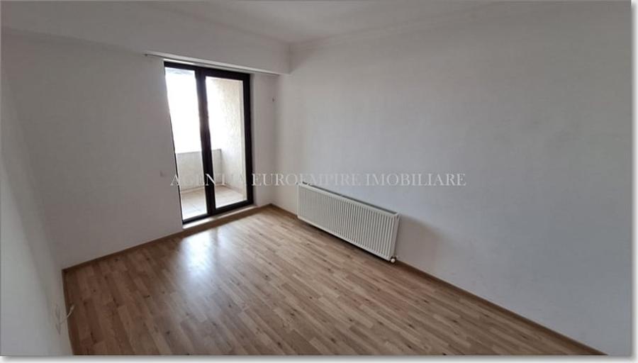 Apartament de vanzare in Constanta, Km 5 - 3 camere decomandat - 6