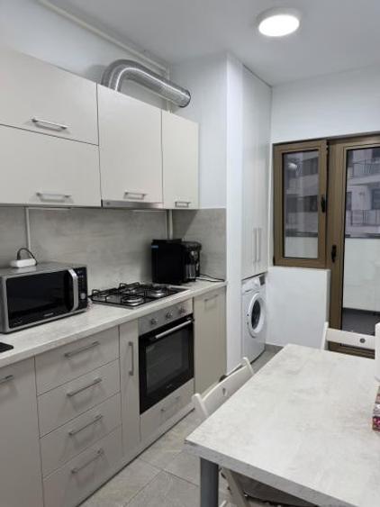 Apartament cu 2 camere semidecomandat, mobilat în Mihai Bravu