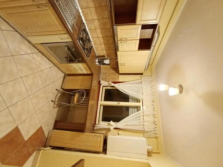 Ofer pentru inchiriere ap.2 camere decomandate in cart. Solidarita?ii - 3