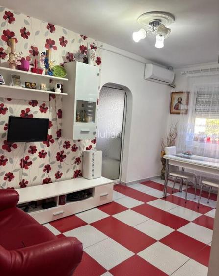 Vand apartament cu 3 camere Vand apartament cu 3 camere
