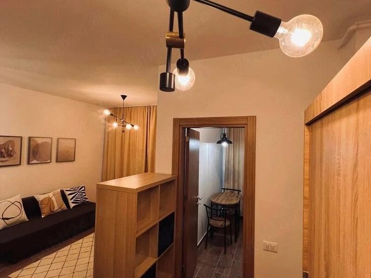 Garsonieră decomandată în Apărătorii Patriei