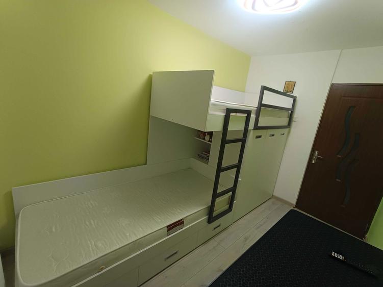 De vanzare apartament 3 camere - 1