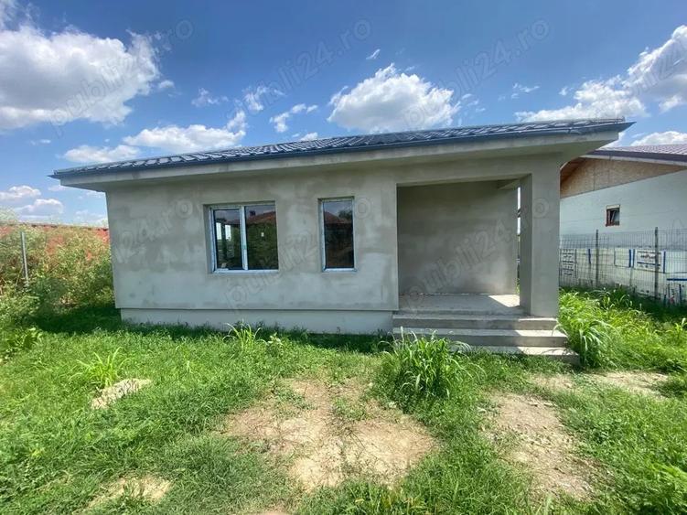 vand casa individula 3 camere baie bucatarie plus tereasa zona sintesti - 1