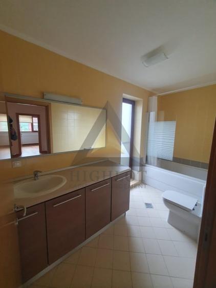 Duplex cu 6 camere cu Piscina în Iancu Nicolae