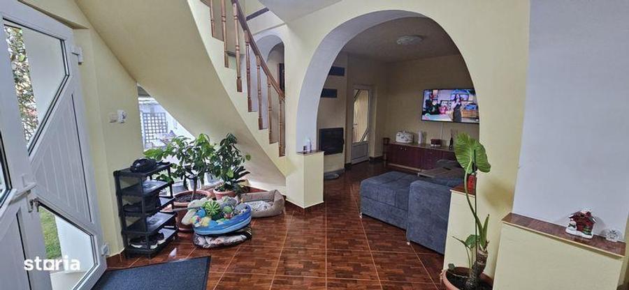 Casa de vanzare in CETATE zona foarte linistita - 2