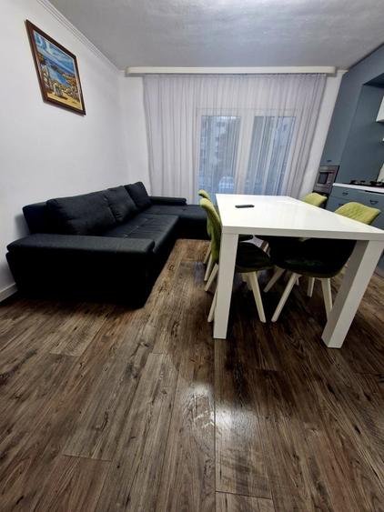 Apartament cu 3 camere decomandat în Independenței