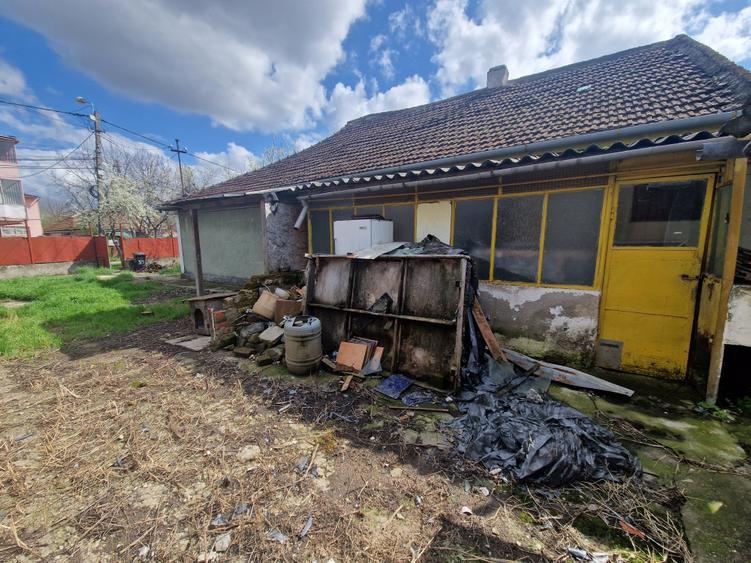 in frumoasa zona RONAT-la vanzare teren cu casa pentru renovare sau demolare - 8