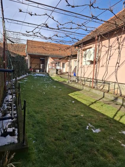 Casa cu spa?iu comercial - 6