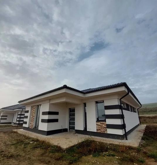 Casă pe un nivel, complet utilată și mobilată — Corușu - 1