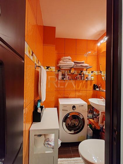3 camere, decomandat, et 2/8, anvelopat- 13 Septembrie - 18