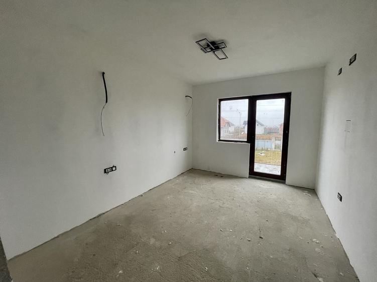 Pensiune cu piscina in constructie - 8