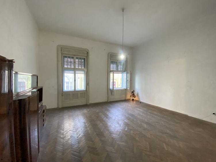 COMISION 0, PALATUL MIKSA STEINER, 3 Camere, 78 MP, Et 1, Piata Unirii - 2