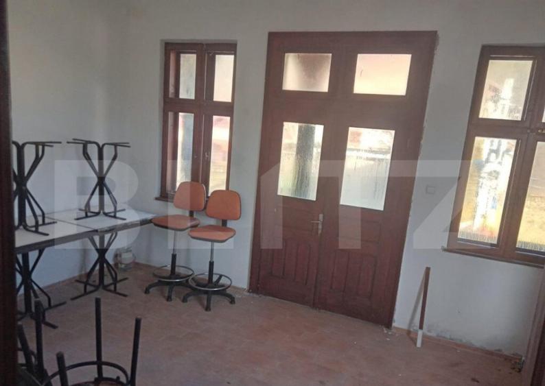 Spatiu Comercial cu apartament de 2 camere la etaj 300mp, Be - 6