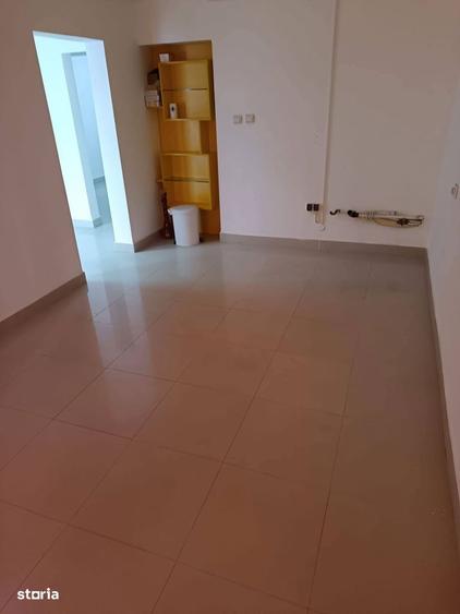Se vinde apartament 3 camere pretabil pt activitati comerciale 82.500e - 5