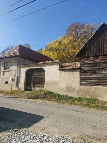 Casa cu curte, gradina ?i 3 terenuri de fanea?a - 7