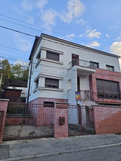 Inchiriez casa in cartier Gruia, pretabil locuinta, sediu firma, clinica, etc - 1