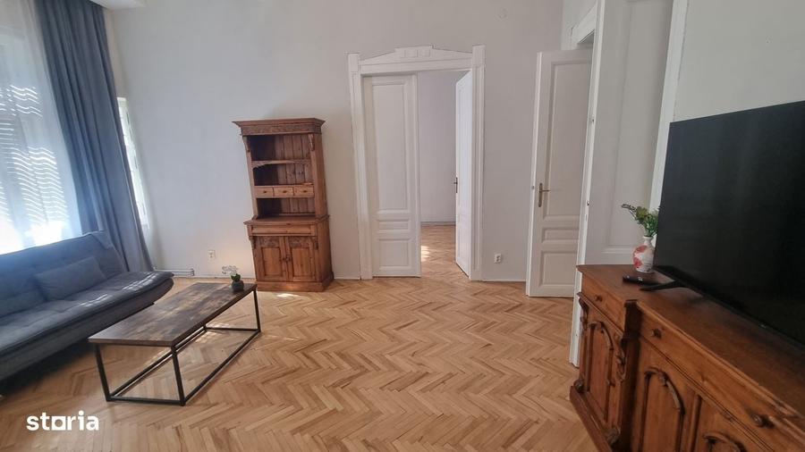 Casă cu 4 camere în Central