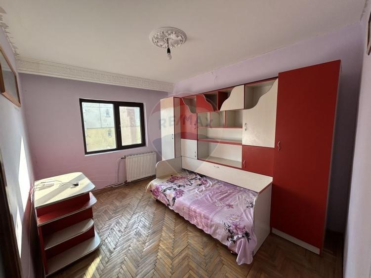 Apartament cu 3 camere decomandat de închiriat în zona Hotvon et.3 - 2