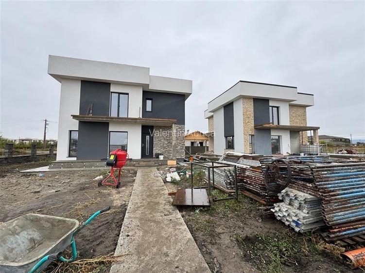 Vila P+1 de vanzare in Focsani - Nord 4 dormitoare, 3 bai , 166.000 euro Vila P+1 de vanzare in Focsani - Nord 4 dormitoare, 3 bai , 166.000 euro