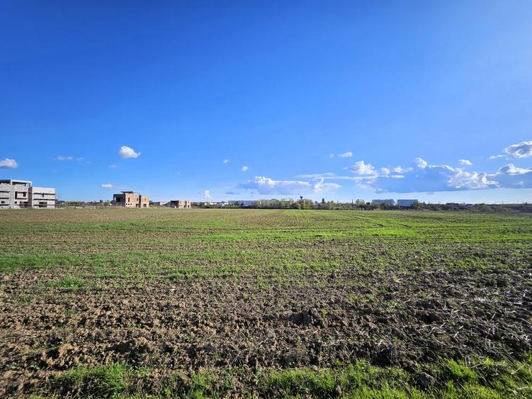 Teren intravilan Balotesti / 5.000 mp / D: 18 m / langa lac / comision 0% - 9