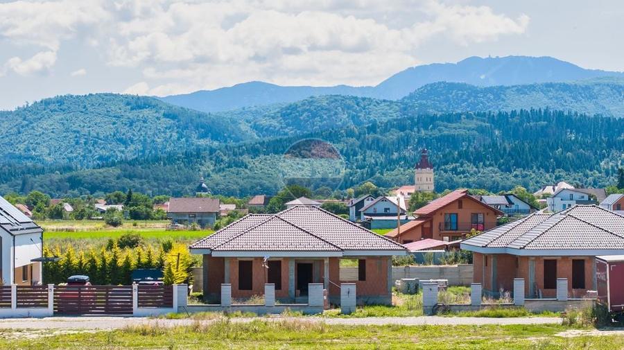 Casă cu 4 camere cu Teren 500 Mp în Cristian