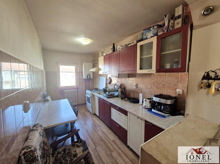 Apartament trei camere de vanzare in Cugir - 3