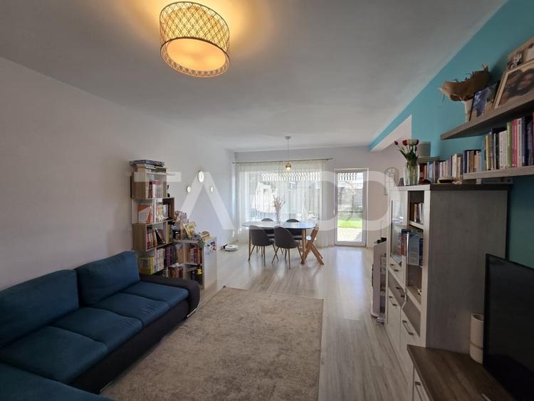 Casa de vanzare 5 camere 160mpu 3 bai 120mp teren liber zona Selimbar - 1