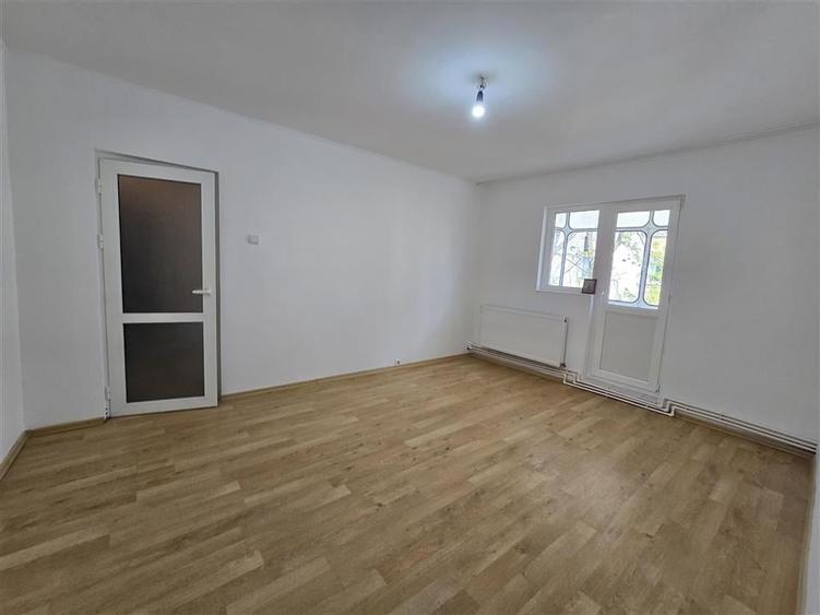 Etaj 2  - Alexandru Parcul Voievozilor , 2 camere , liber - 11