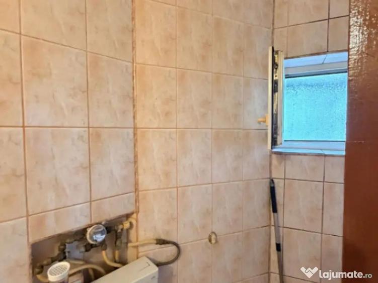 Apartament 3 camere, situat in zona Dacia - 13